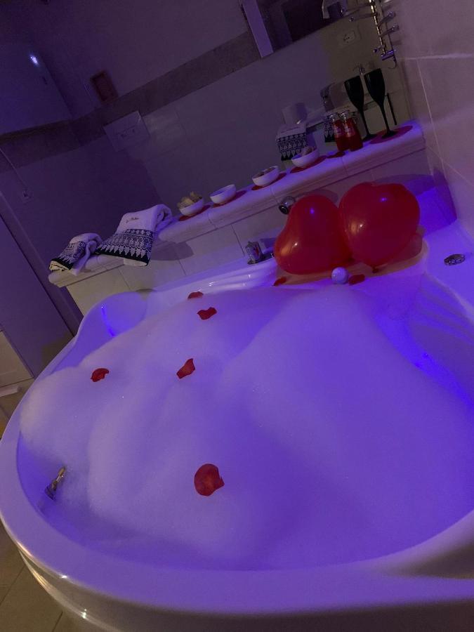 V&M Suite Con Jacuzzi Ostuni Exterior foto