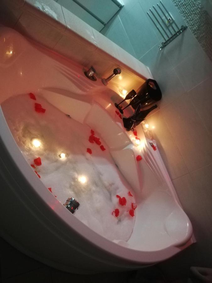 V&M Suite Con Jacuzzi Ostuni Exterior foto